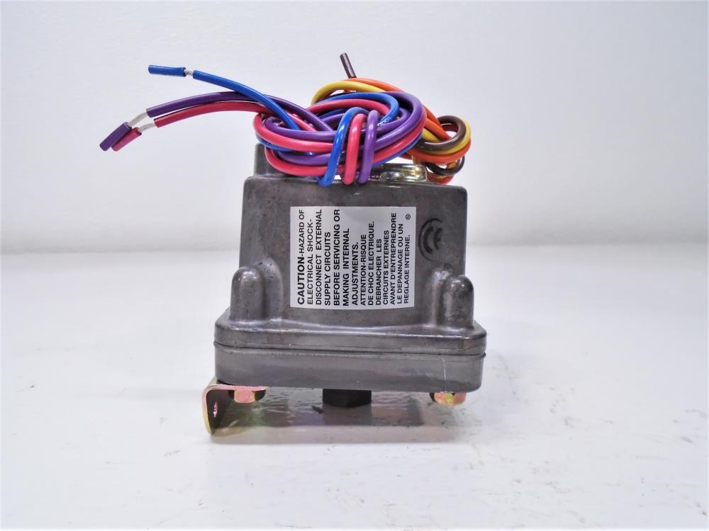 Barksdale D2HH18SS Pressure or Vacuum Actuated Switch